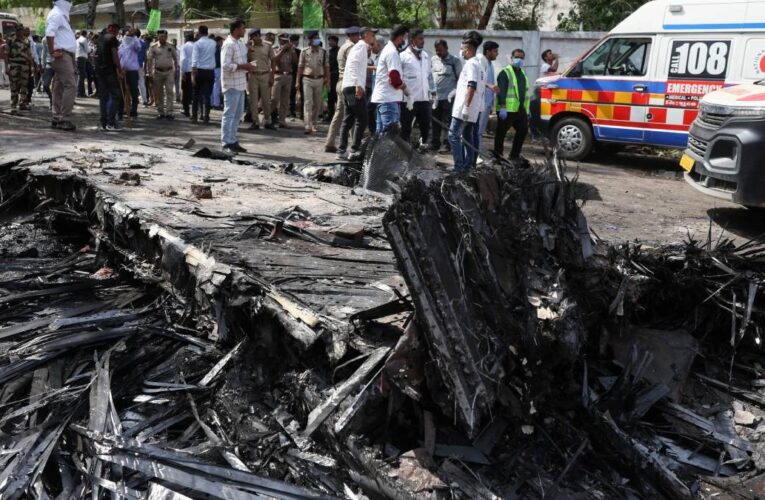 Encuentran 204 cuerpos tras estrellarse avión de Air India