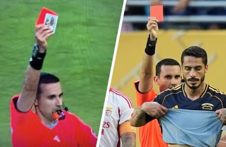 César Ramos muestra estampa de la Virgen de Guadalupe al expulsar a jugador en el Mundial de Clubes