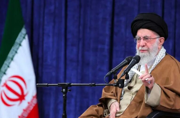 No habrá clemencia con Israel: ayatolá Jamenei; también lanza advertencia a Estados Unidos