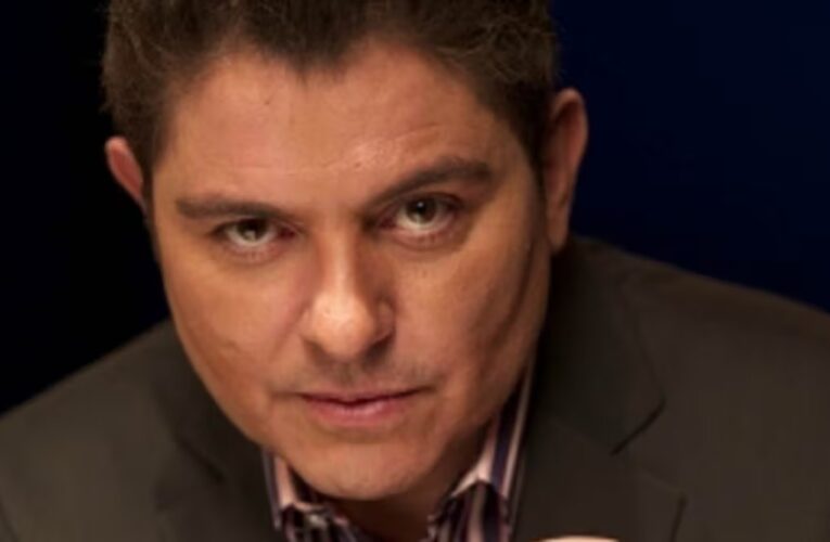 Ernesto Laguardia sufre percance automovilístico y pide ayuda sin éxito: “muy decepcionado del tal 911 de la CDMX”