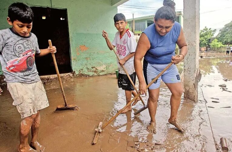 Guerrero y Oaxaca levantan la cortina tras paso de ‘Erick’; Huatulco abre bares y restaurantes