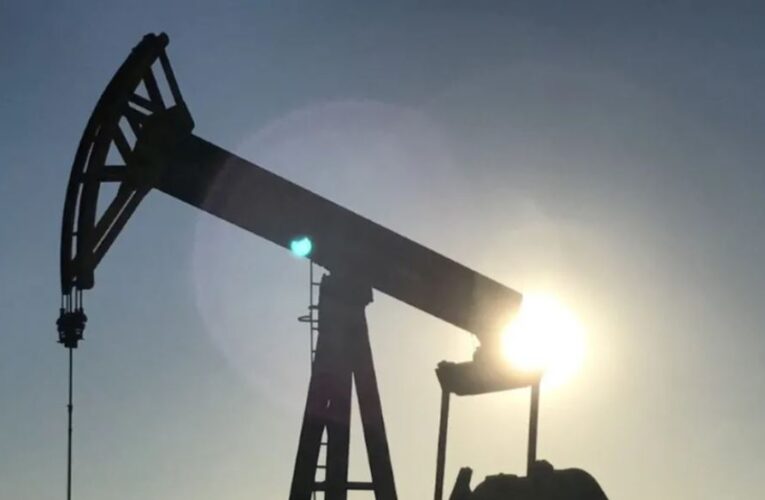 Baja precio del petróleo, con la mira puesta en Medio Oriente y la Organización de Países Exportadores de Petróleo