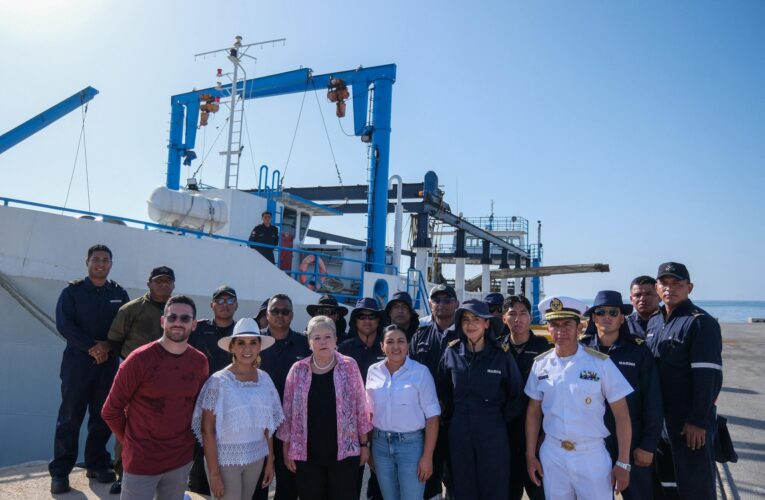 Mara Lezama y Alicia Bárcena recorren y supervisan estrategia integral contra el sargazo a bordo del buque “Natans”