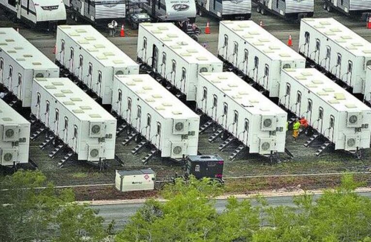 El Pentágono ve viable encerrar a migrantes en dos bases militares