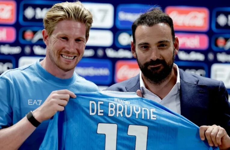 Kevin De Bruyne es presentado con el Napoli y usará nuevo número ante el error de su jersey