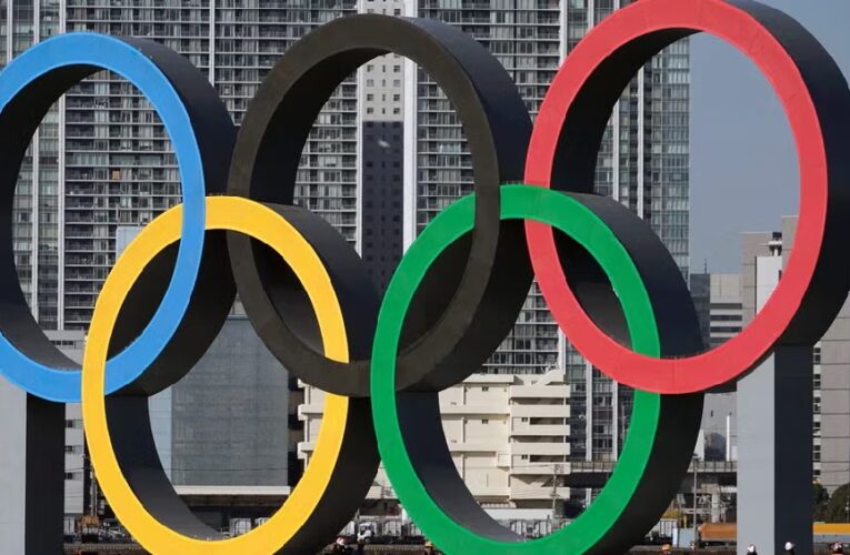 Comité Olímpico de EU prohíbe a mujeres trans competir en deportes femeninos