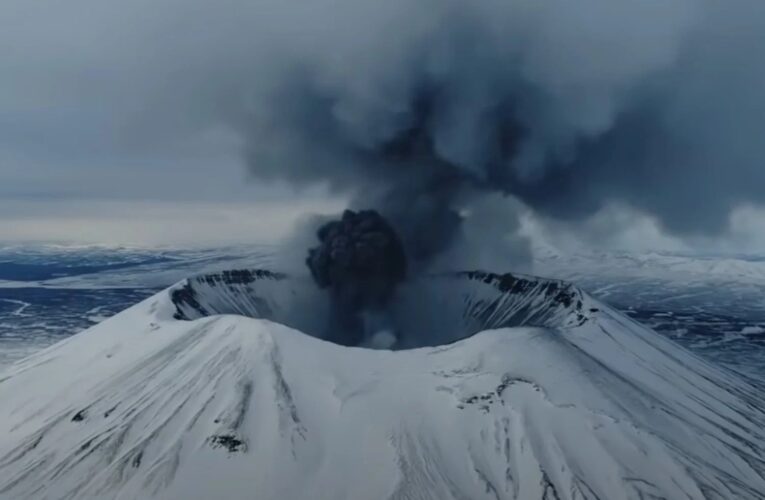 Entra en erupción un segundo volcán en el este de Rusia tras el terremoto de magnitud 8.8