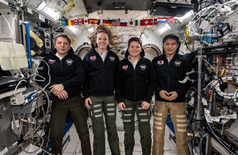 Astronautas de Crew-10 aterrizan frente a costas de California tras misión en el espacio