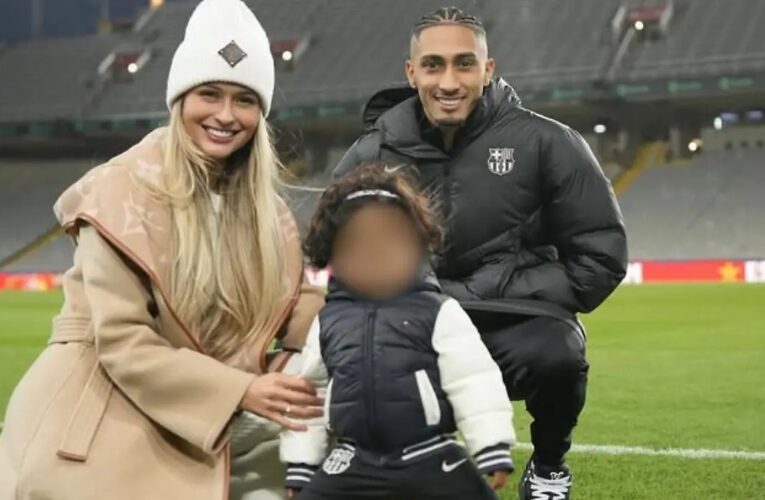 Raphinha, jugador del Barcelona, acusa discriminación a su hijo en Disneyland Paris