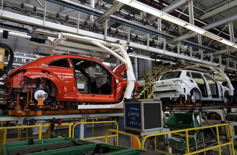 Producción de autos en México cayó 0.78% en agosto
