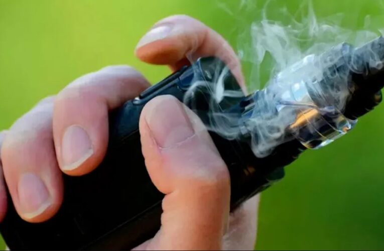 Envía Sheinbaum a diputados iniciativa para prohibir vapeadores; prevé hasta 8 años de cárcel a transgresores