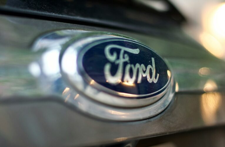 Alertan fallo en más de 8 mil automóviles marca Ford