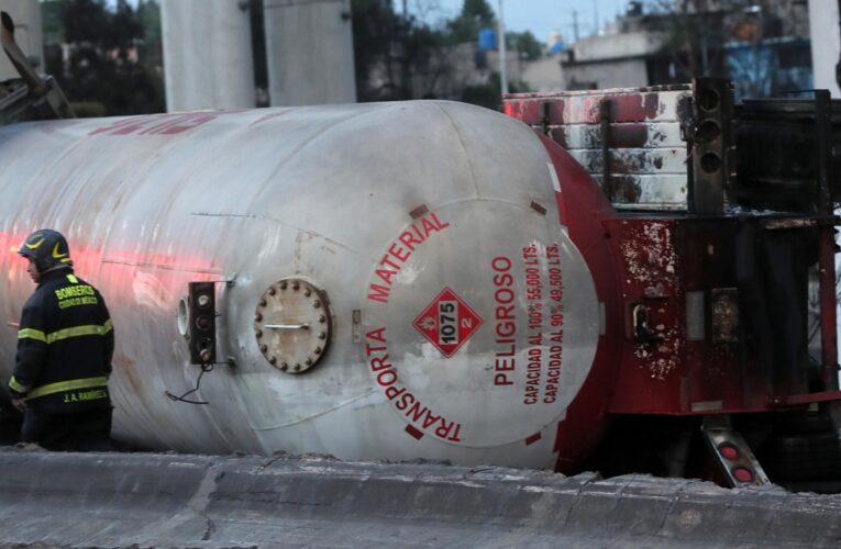 Fiscalía CDMX revela la velocidad de la pipa accidentada en Iztapalapa; descarta algún bache