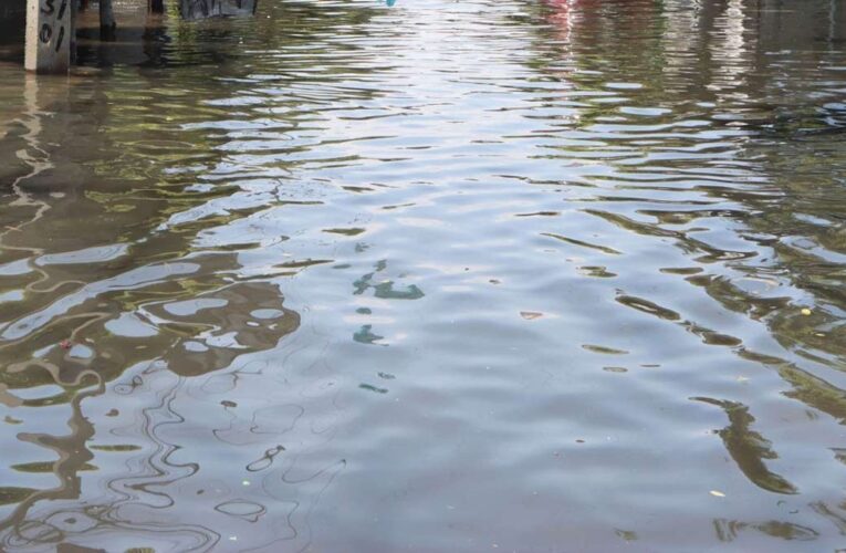 Desalojan a más de mil 600 personas tras desbordamiento del río Moctezuma