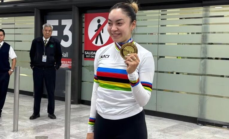 “Todo México es campeón mundial”: Yareli Acevedo tras medalla de oro en ciclismo de pista