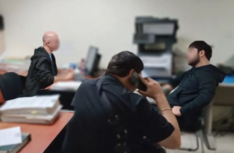 Luis R. Conríquez acude a cita en la Fiscalía de Jalisco por interpretar corrido en Fiestas de Octubre