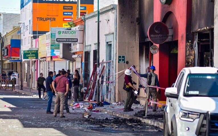 Declaran funcionarios, personal de CFE y empleados de Waldos que se incendió en Hermosillo