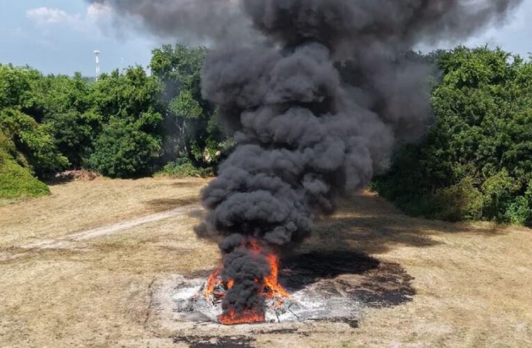 Semar incinera más de dos toneladas de narcóticos asegurados en Chiapas