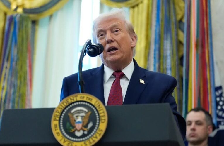 Donald Trump ordena bloqueo de petroleros sancionados que salen y entran a Venezuela