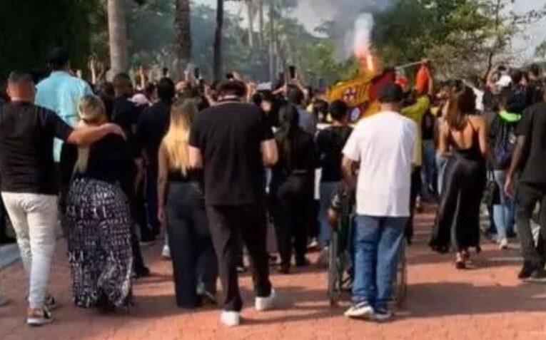 Arrebatan la vida a una mujer que fue al velorio del futbolista del Barcelona