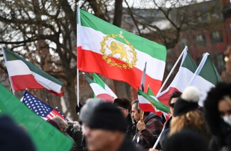 Suman 12 fallecidos por manifestaciones en Irán