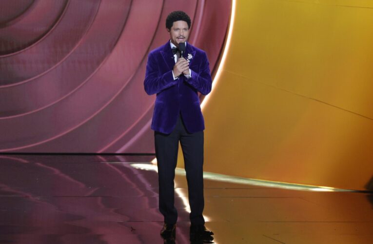 Trump amenaza con denunciar a Trevor Noah por su chiste en los Premios Grammy