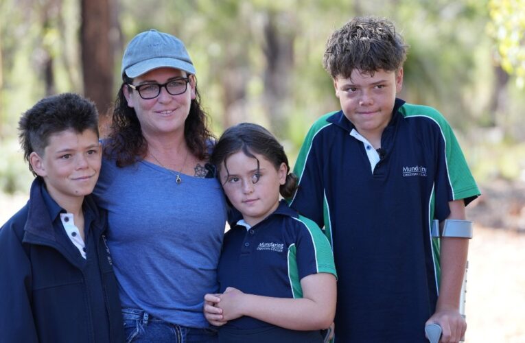 Niño de 13 años salva a su familia al nadar 4 kilómetros; su madre y hermanos pasaron 10 horas en el mar