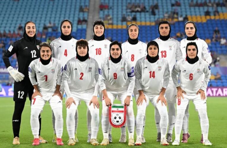 La selección femenina iraní participa en Copa de Asia y guarda silencio sobre la guerra