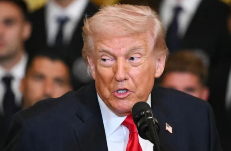 Donald Trump asegura que Irán se rindió, pero amaga con un ataque “muy duro” contra el país