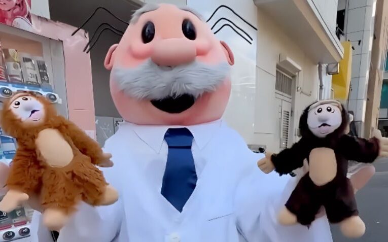 Dr. Simi conquista Tokio con su nuevo peluche del mono ‘Punch’