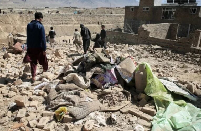 Pakistán lanza advertencia a talibanes de Afganistán tras ataque a una zona civil