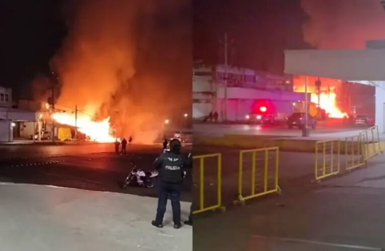 Voraz Incendio Consume Locales de la Central de Abasto en Puebla