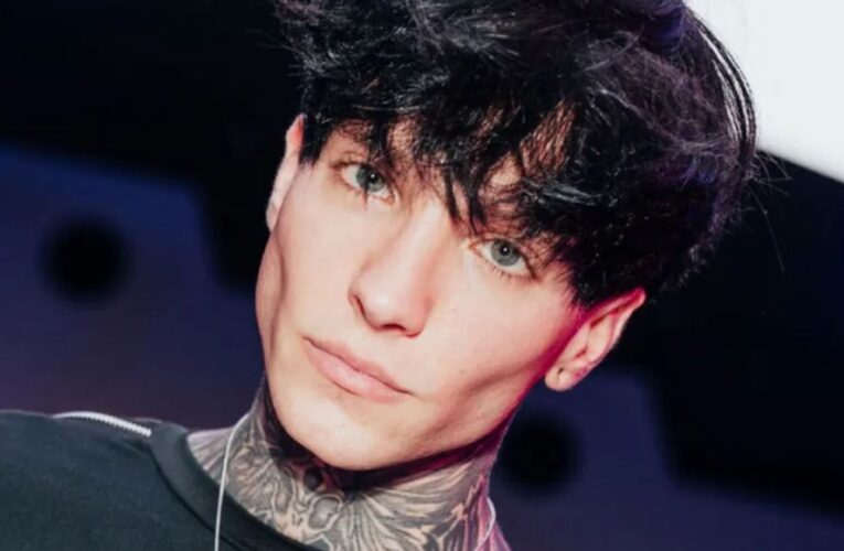 Influencer ‘Cry’ se molesta por pregunta sobre Yeri Mua e insulta a reportera