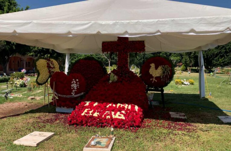 Tumba de “El Mencho” se vuelve atractivo turístico en Jalisco; visitantes acuden con sigilo