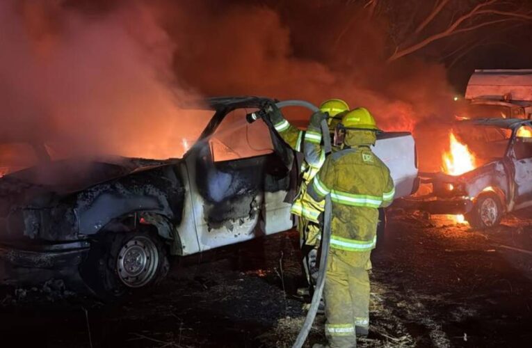 Fuego consume, al menos, 21 autos de CFE en Tuxtla Gutiérrez