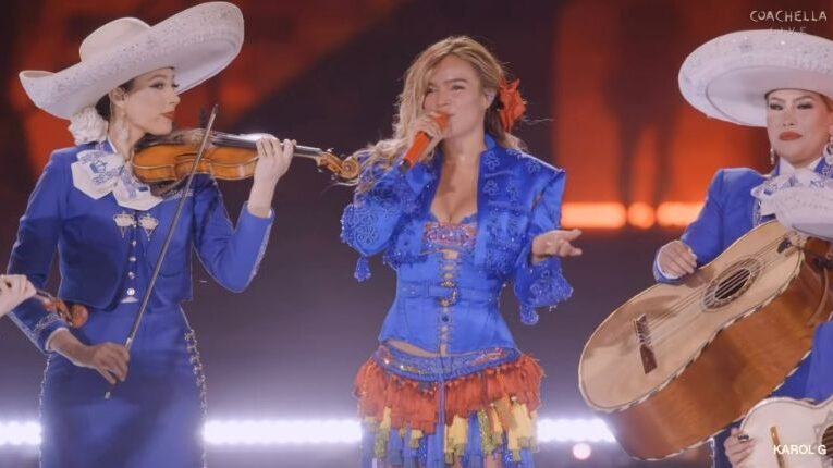 Karol G hace historia en Coachella al ritmo del ‘Son de la Negra’ con un mariachi de mujeres