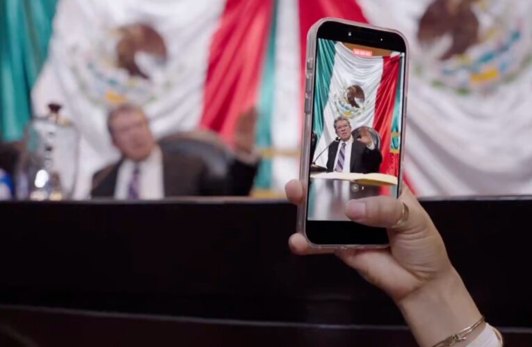 Ricardo Monreal toma protesta a jóvenes legisladores y llama a ejercer la política con responsabilidad