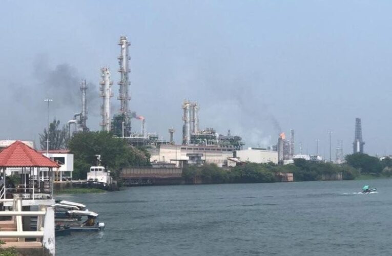 Al menos 49 escuelas quedan expuestas a contaminación de refinerías en México