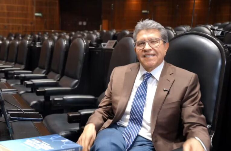 Ricardo Monreal presenta libro sobre el futuro del agua en México