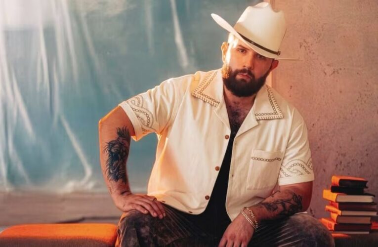 Carín León lidera nominaciones a Premios Juventud 2026