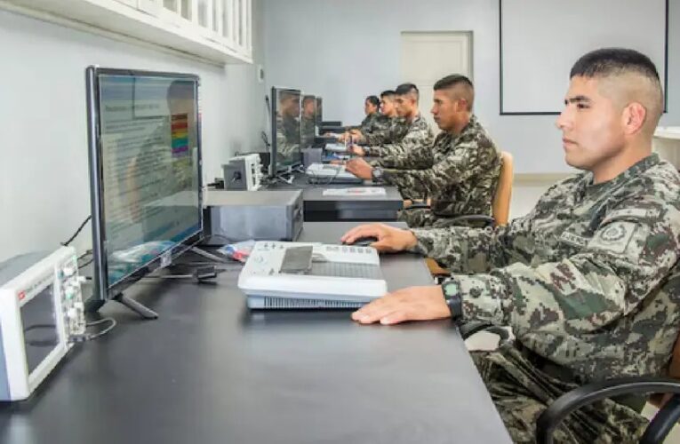 SEP ordena cierre de todas las escuelas militarizadas