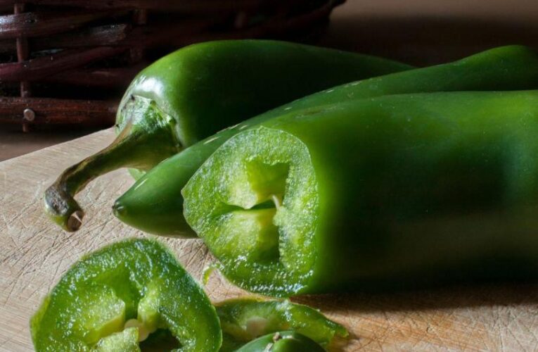 Alerta en EE.UU. por brote de salmonela ligado a jalapeños mexicanos; reportan 345 casos