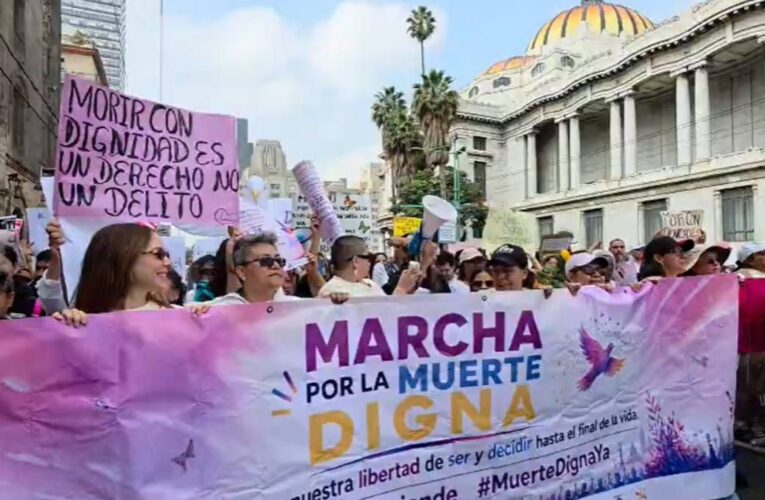 Activistas marchan en la CDMX para impulsar la propuesta de la “Ley Trasciende”
