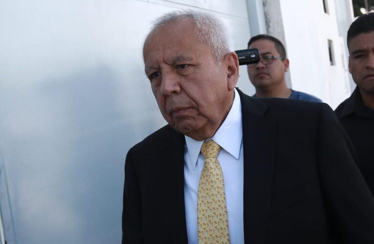 Juez cierra proceso penal contra Francisco Garduño por incendio migratorio