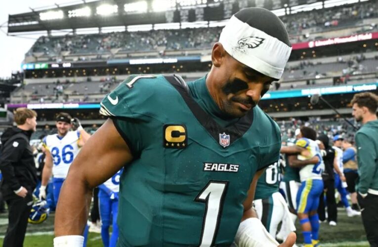 Eagles pierden a Jalen Hurts por un coágulo de sangre