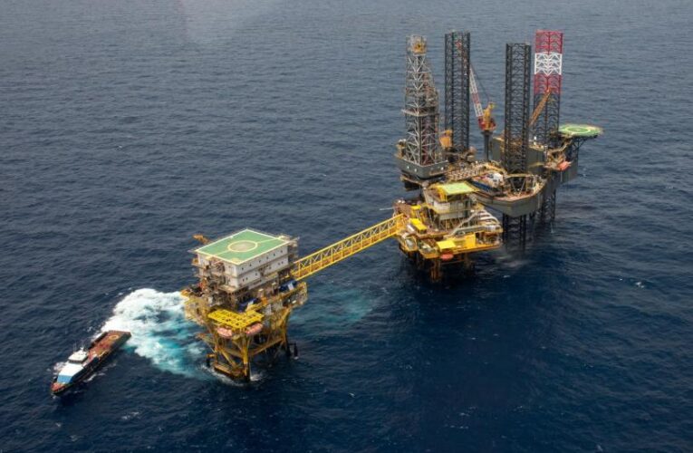 Sheinbaum rechaza ceder derechos petroleros a Trump